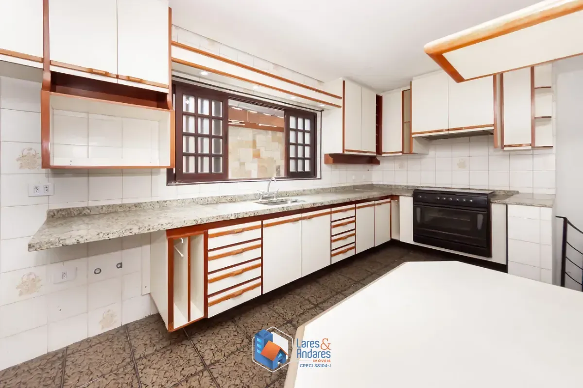 Imagem Sobrado para venda em Jardim Londrina com 4 quartos, sendo 1 suíte, 340m²