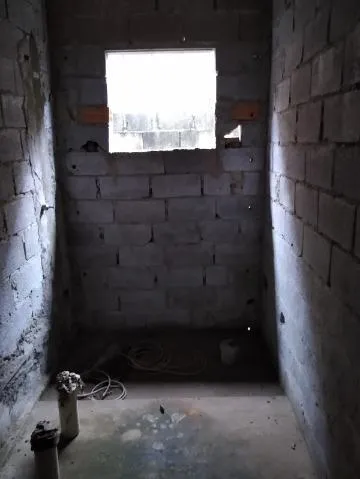 Imagem VENDA DE CASA EM CONSTRUÇÃO NO JARDIM RIO NEGRO, EM ITAQUAQUECETUBA/SP, 160m² com 3 quartos, suíte, sala de estar e garagem para 4 autos. CONSULTE-NOS