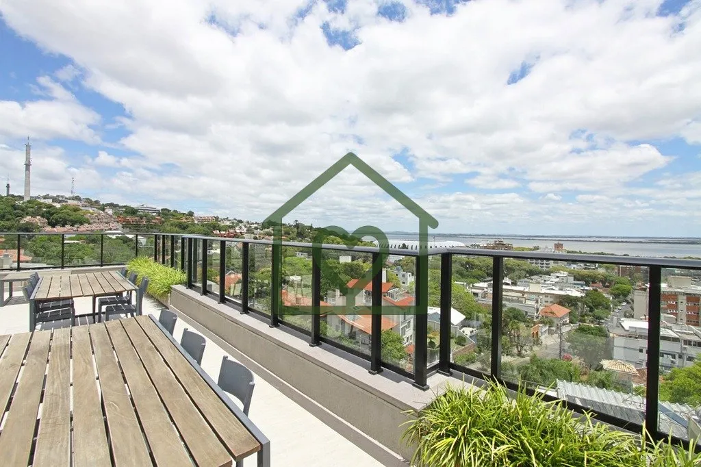 Excelente apartamento MOBILIADO de 3 Suites. Empreendimento de alto padrão no bairro Menino Deus! L...