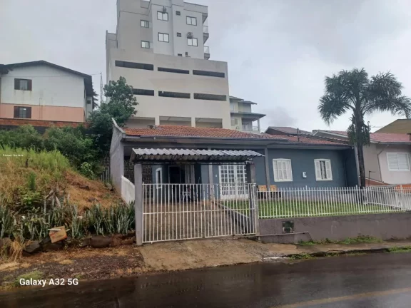 Imagem Casa para Venda em Concórdia, Cinquentenário, 3 dormitórios, 1 banheiro, 1 vaga