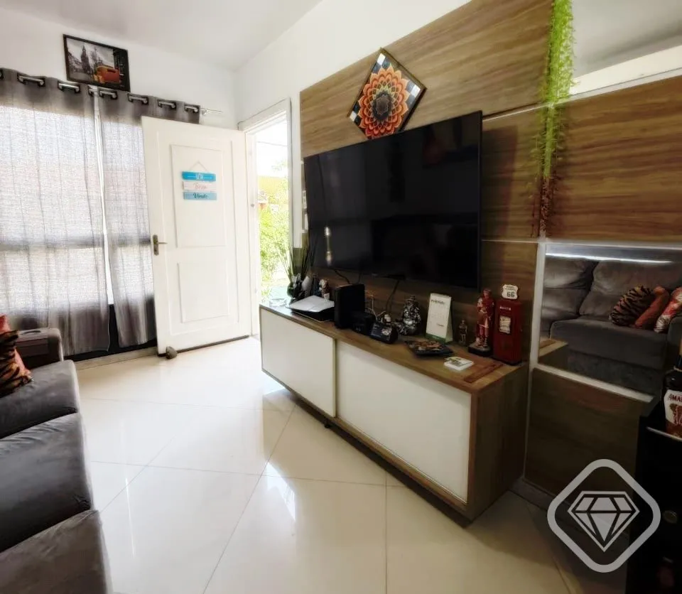 Imagem Casa em condomínio no bairro Hípica, semi mobiliada, totalmente reformada com pátio amplo e excel...
