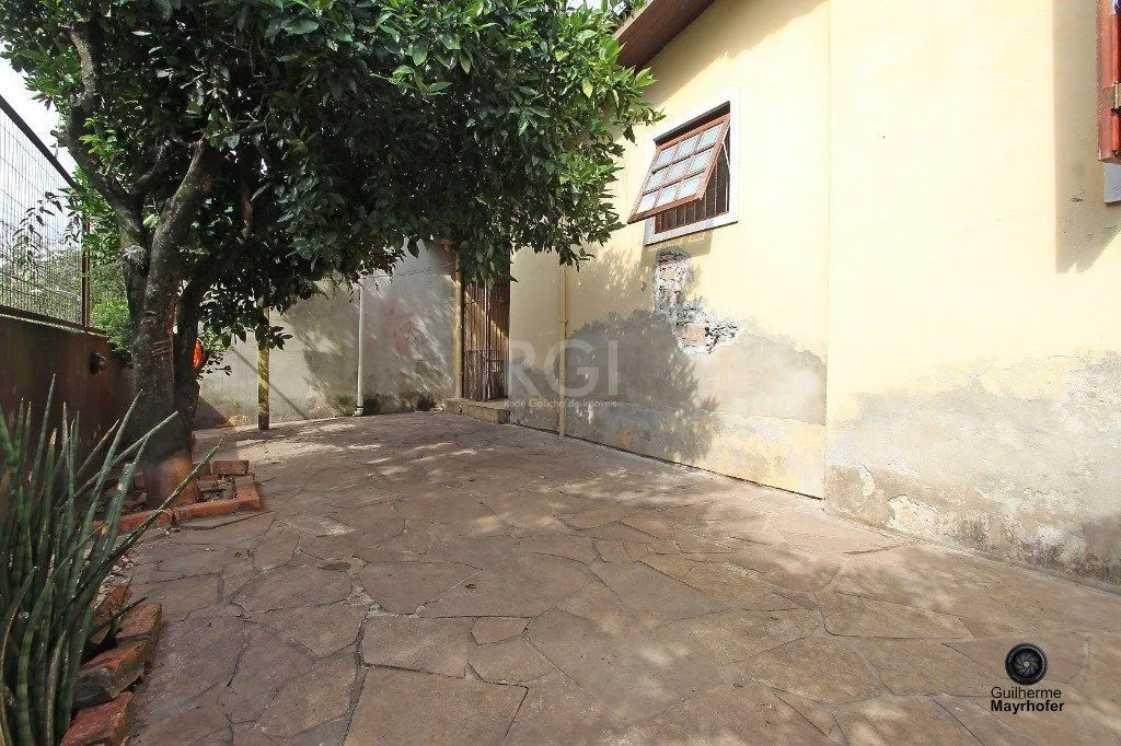 Imagem Casa para Venda - 150m², 2 dormitórios, 2 vagas - Nonoai