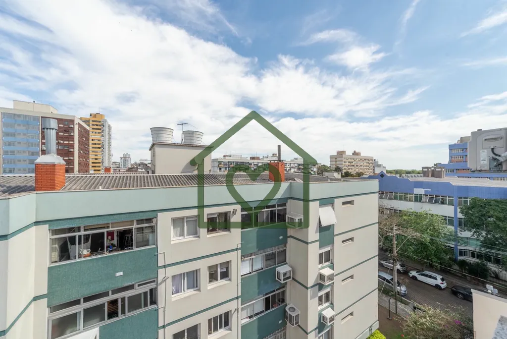 Imagem Excelente apartamento no bairro Menino Deus com 2 dormitórios, sendo 1 suíte. Possui living para 2...