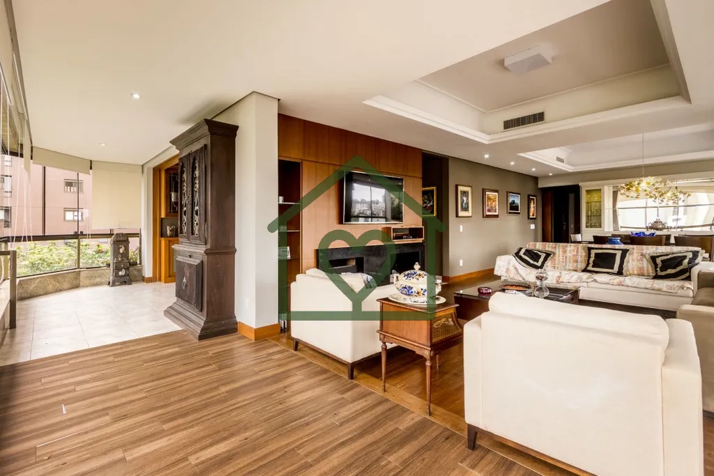 Imagem Amplo apartamento de 244m² com 2 suítes completas, sendo uma master com closet e sacada integrada....
