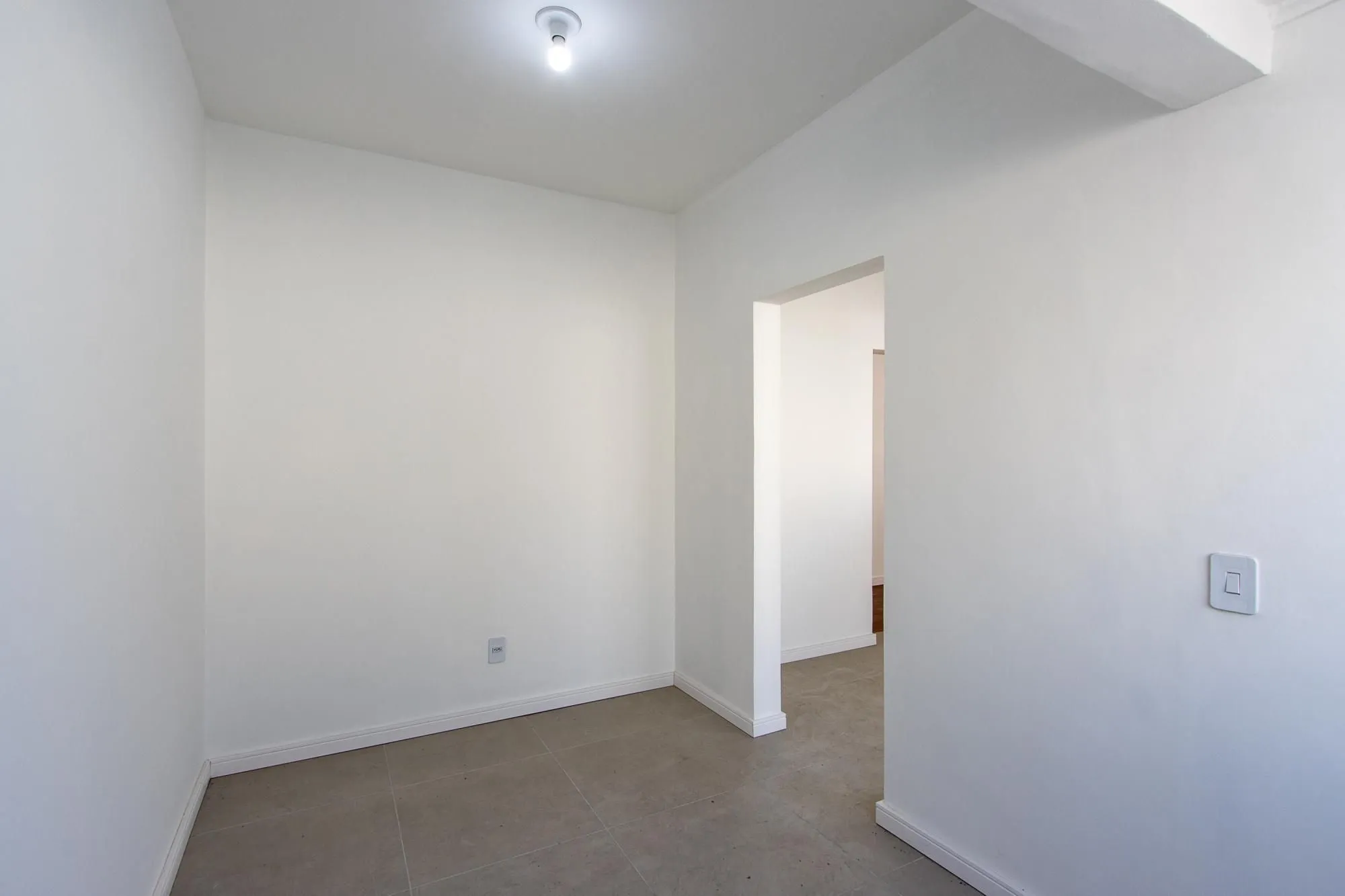 Imagem Apartamento no Menino Deus com 2 dormitórios e garagem