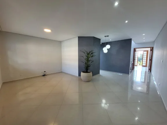 Imagem Sobrado Alto Padrao com 235m² 3 Dormitotorios com 5 Vagas de Gargens