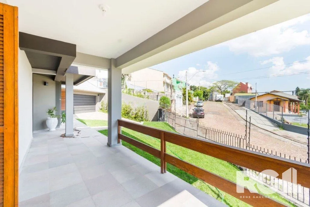 Imagem Casa com piscina, 3 dormitórios, 258m² privativos, no Jardim Itu.