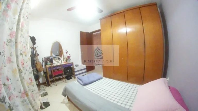 Imagem Casa de luxo à venda em Niterói-RJ, bairro Pe Pequeno: 9 quartos, 3 suítes, 4 salas, 9 banheiros, 3 vagas de garagem, 370m² de área.