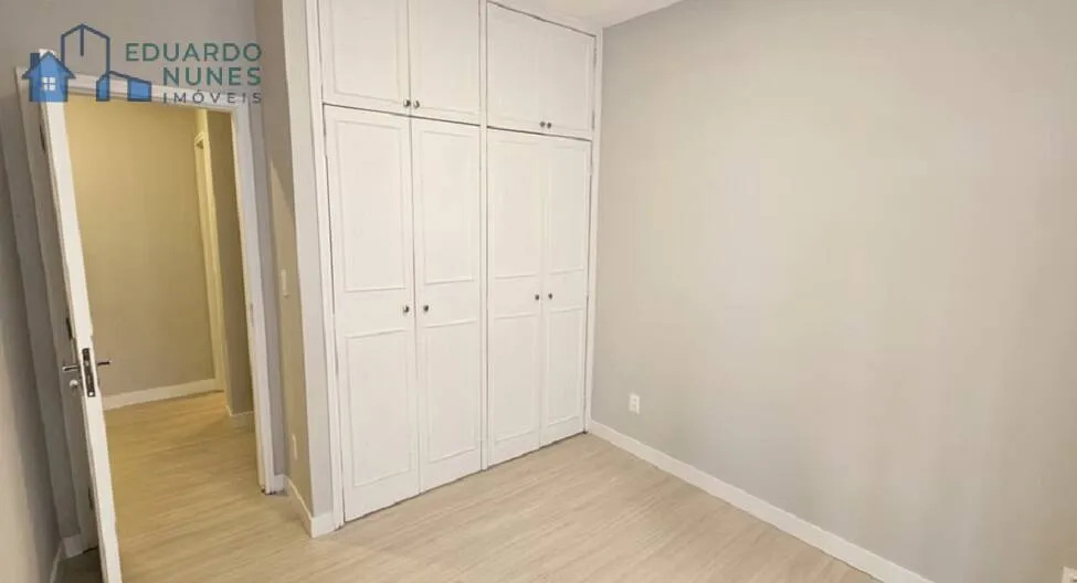 Imagem ÁTIMA ÁREA PRIVATIVA, REFORMADA COM 04 QUARTOS, 04 VAGAS NO SANTO ANTÔNIO!!
