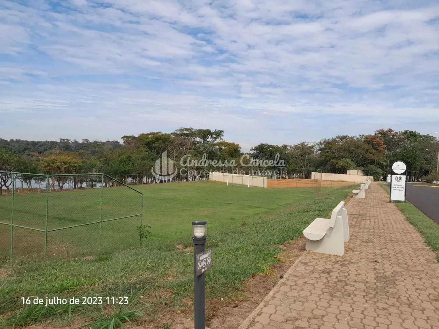 Imagem Condomínio Villagio Colombo - Rancho com 3 dormitórios à venda, 242 m² por R$ 850.000,00 - Villagio Colombo - Mendonça/SP