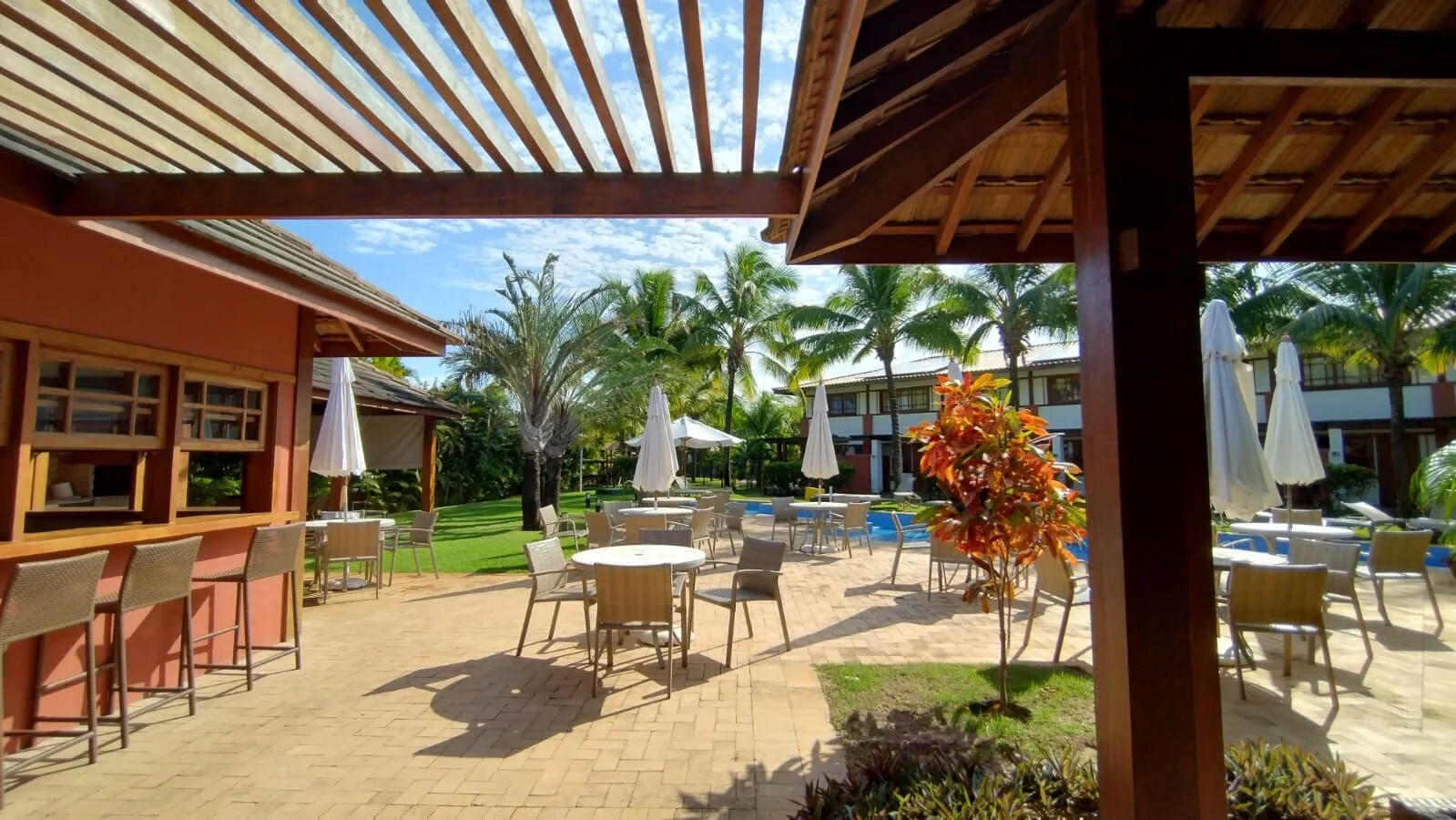 Imagem Apartamento duplex à venda, localizado no bairro Praia do Forte em Mata de São João-BA