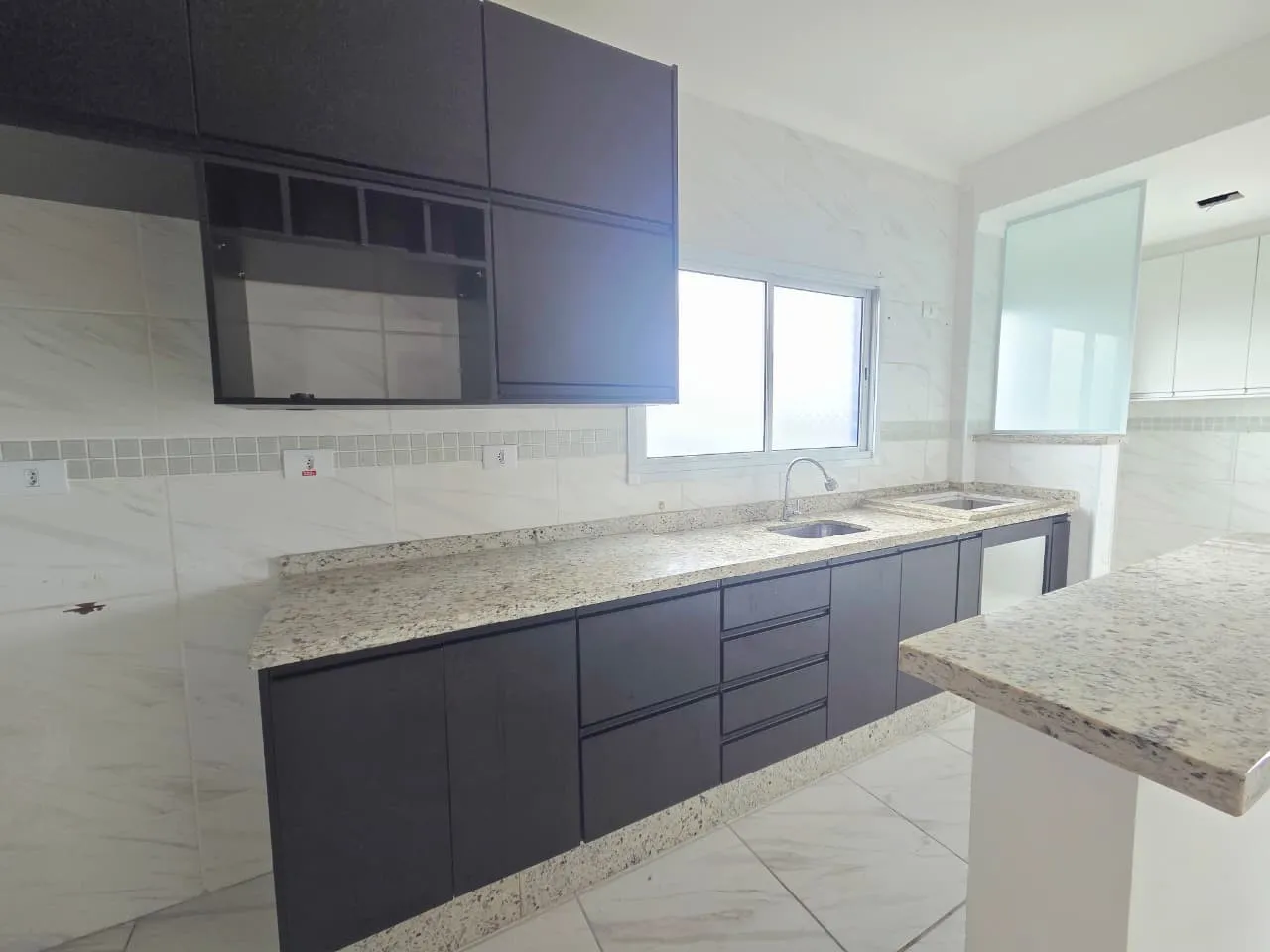 Imagem Apartamento para Venda em Praia Grande, Guilhermina, 2 dormitórios, 2 suítes, 1 banheiro, 1 vaga
