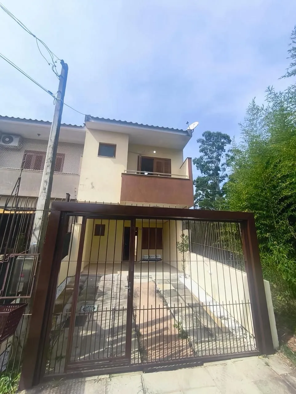 Imagem Casa de 3 dormitórios á venda no Bairro Guarujá - Porto Alegre