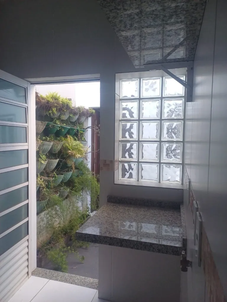 Imagem Casa à venda em Santo André-SP, bairro Santa Maria: 3 quartos, 1 suíte, 2 banheiros, 2 vagas, 136m². Venha conferir!