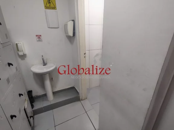 Imagem Otimo Galpão bem estruturado com salas banheiro com chuveiro e e armários no bairro da Aparecida em Santos por R$.750.000,00 !