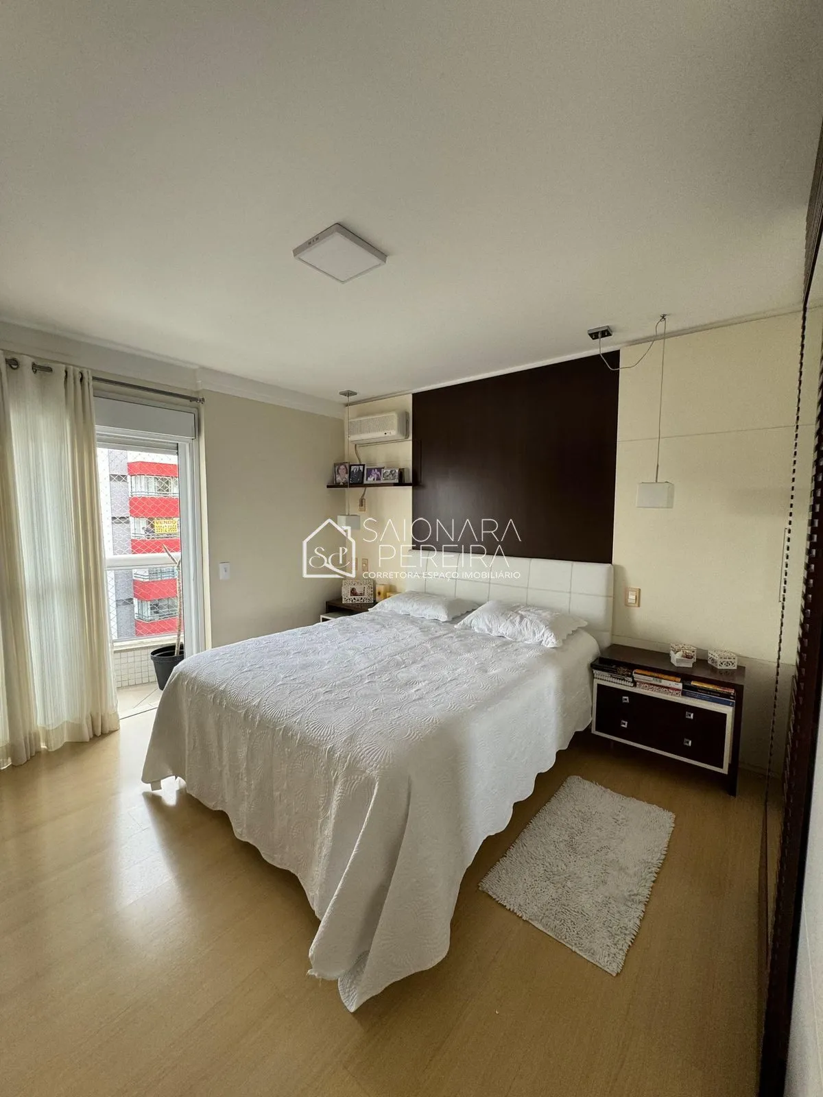 Imagem APARTAMENTO 4 DORMITÓRIOS SENDO 3 SUÍTES - CENTRO - FLORIANÓPOLIS