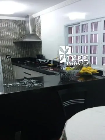 Imagem VENDA DE SOBRADO NO PARQUE SANTA TERESA, EM SANTA ISABEL/SP, 366m² com 4 quartos, suíte com planejados, cozinha, 04 salas e 03 vagas. CONSULTE-NOS.