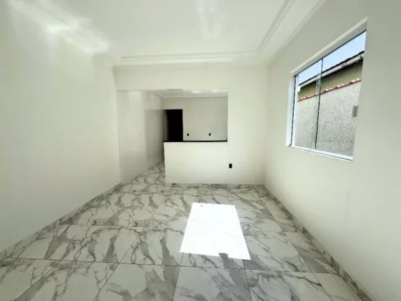 Imagem Casa térrea com 2 dormitórios sendo 1 suite. O imóvel está em condomínio fechado, proporcionando mais segurança e conforto aos moradores, você encontra á venda na Imobiliaria Consulte Imoveis.