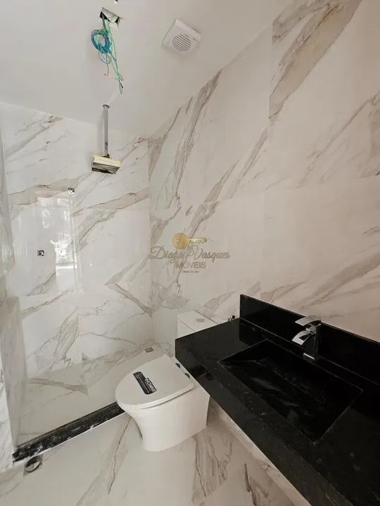 Imagem Casa em Condomínio para Venda em Teresópolis / RJ no bairro Golfe