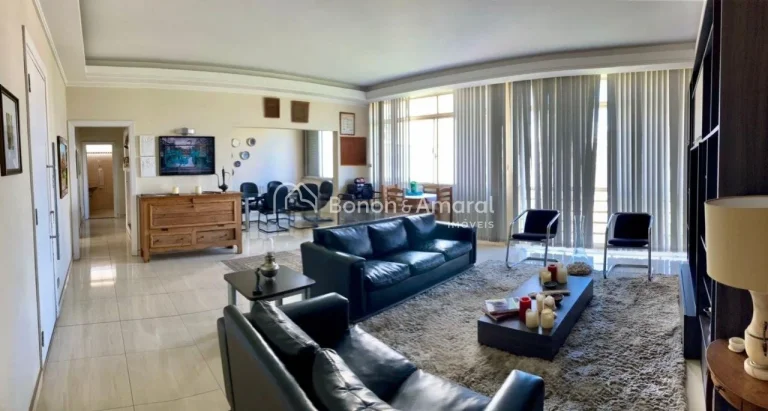 Imagem Localizado em uma torre única, este excelente apartamento oferece vista permanente para a charmosa ...