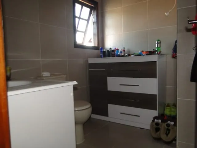 Imagem Chácara à venda 3 Quartos, 3 Suites, 10 Vagas, 2000M², Parque Lago Azul, Pindamonhangaba - SP
