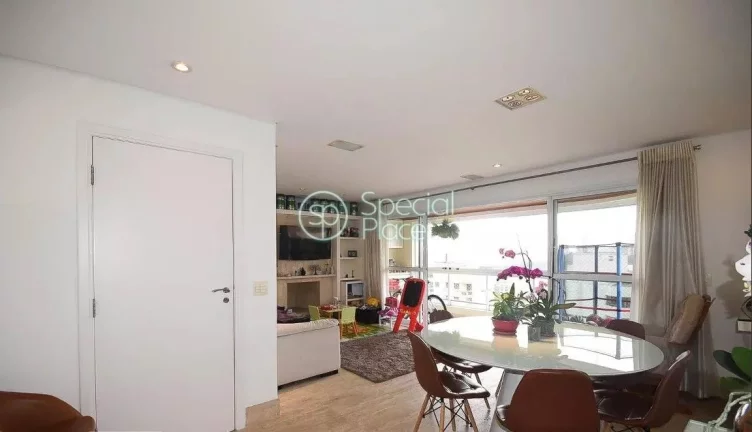 Imagem Amplo apartamento à venda com 4 quartos, sendo 3 suítes, e 5 banheiros no total. Este apartamento ...
