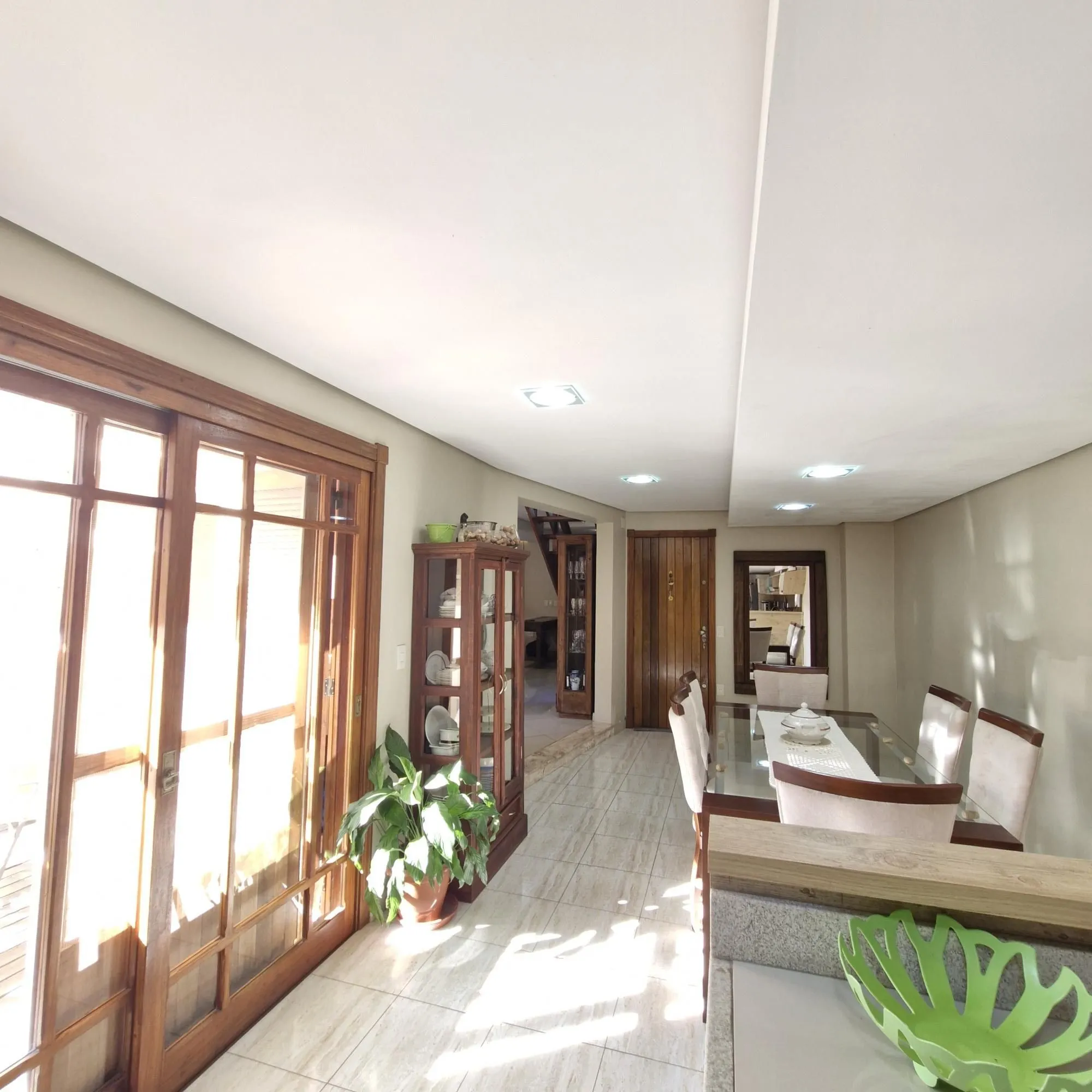 Imagem Excelente Sobrado no Jardim Itú Sabará com quatro Dormitórios sendo três Suites.