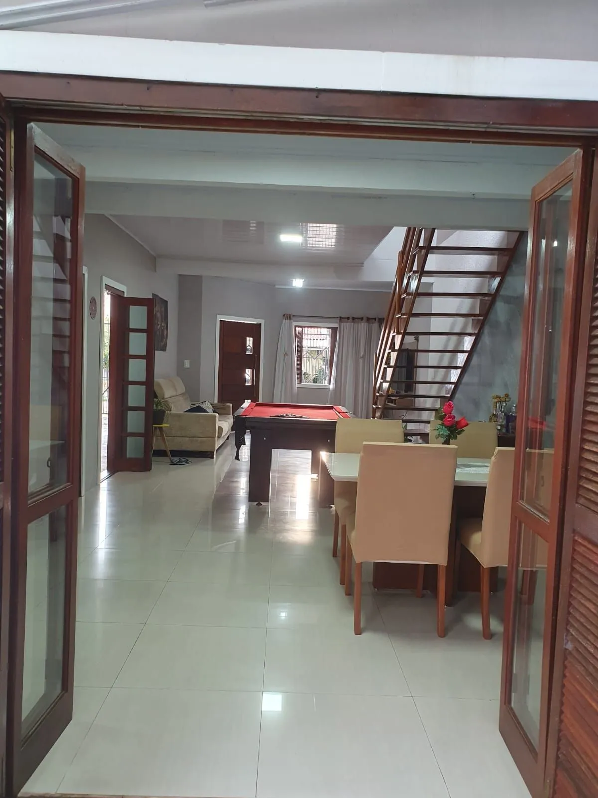 Imagem Casa, 3 Dormitórios, 2 Banheiros, 180m², Bairro Estância Velha, Canoas