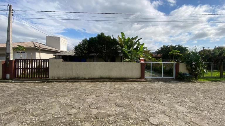 Imagem Venda de Duas Casas no Campo Duna: 5 Quartos, 1 Suíte, 2 Salas e 176m² em Garopaba-SC! Próximo ao Supermercado Silveira e IFISC.