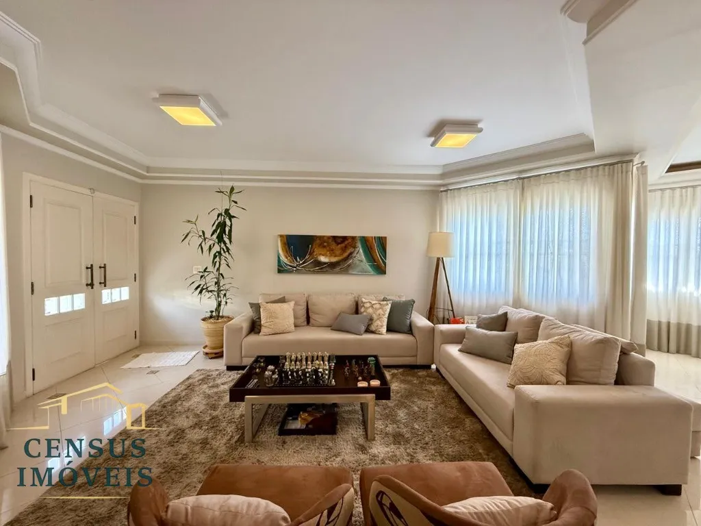 Foto do imóvel: Espetacular Casa em Condomínio à Venda em Vinhedo-SP - Condomínio Marambaia - 4 Quartos, 2 Suítes, 3 Salas, 5 Banheiros, 4 Vagas de Garagem, 530, 14 m². em Condomínio Marambaia