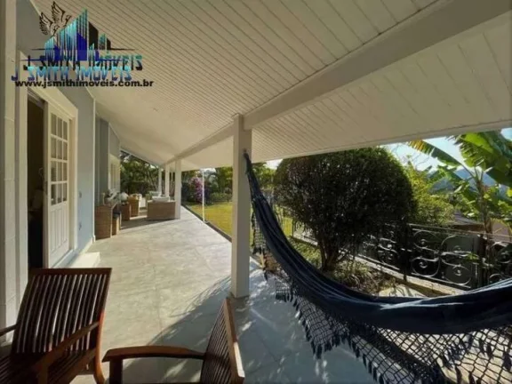 Imagem Linda casa contemporânea, integrada, com ótimo acabamento.
- Pé direito alto, envidraçada, bem a...