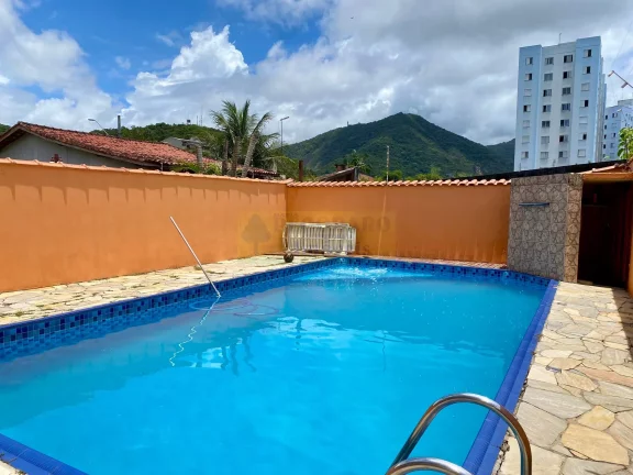 Imagem Oportunidade Única para Seu Negócio: 7 Apartamentos Comerciais com 16 Quartos, 7 Salas, e Piscina!