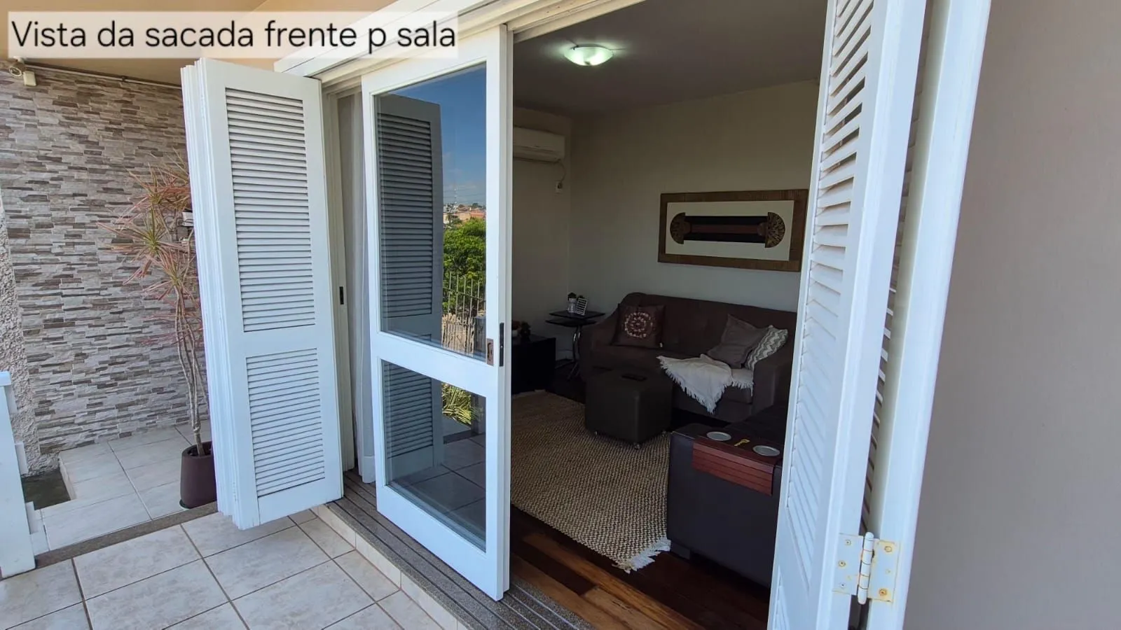 Imagem Excelente casa de 4 dormitórios, 1 suíte e 2 vagas em Novo Hamburgo.