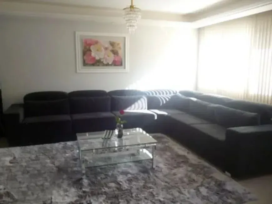 Imagem Casa térrea com 3 dormitórios, suíte e 3 vagas.