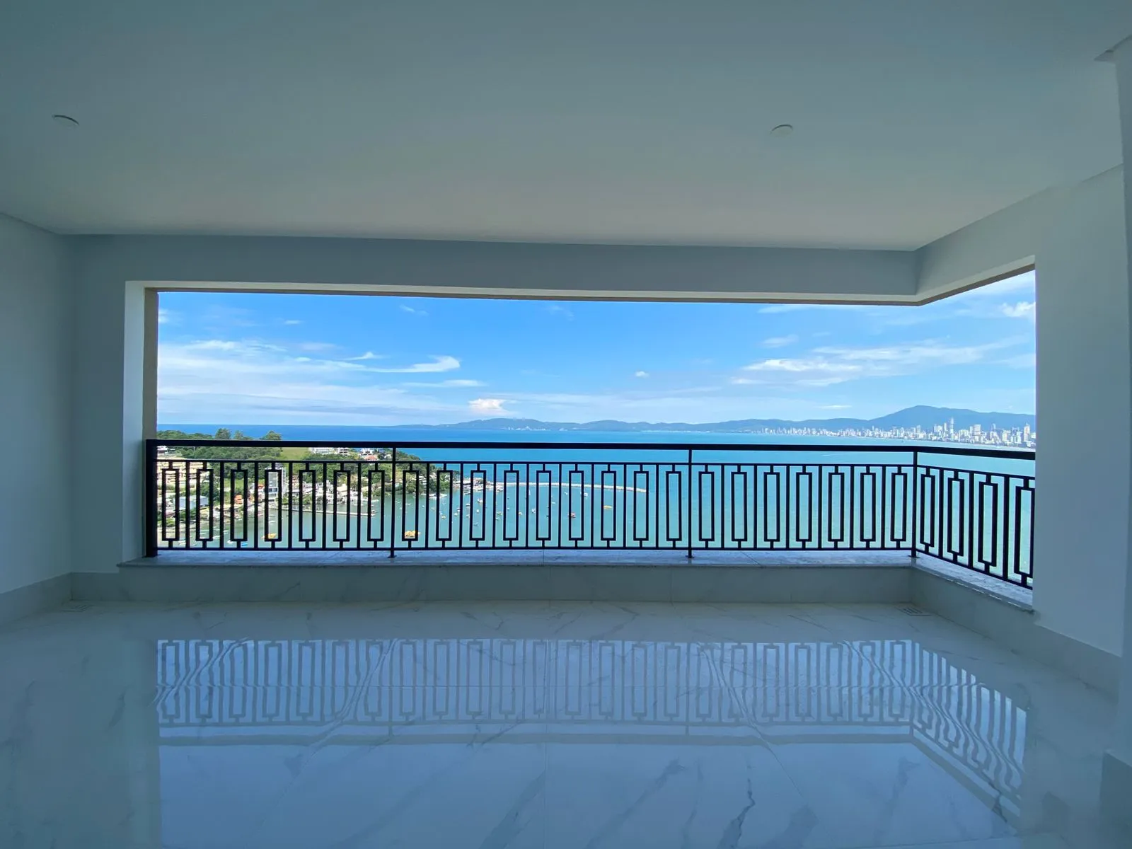 Imagem Apartamento com vista para o mar à venda com 190m2 por R$ 4.800.000,00