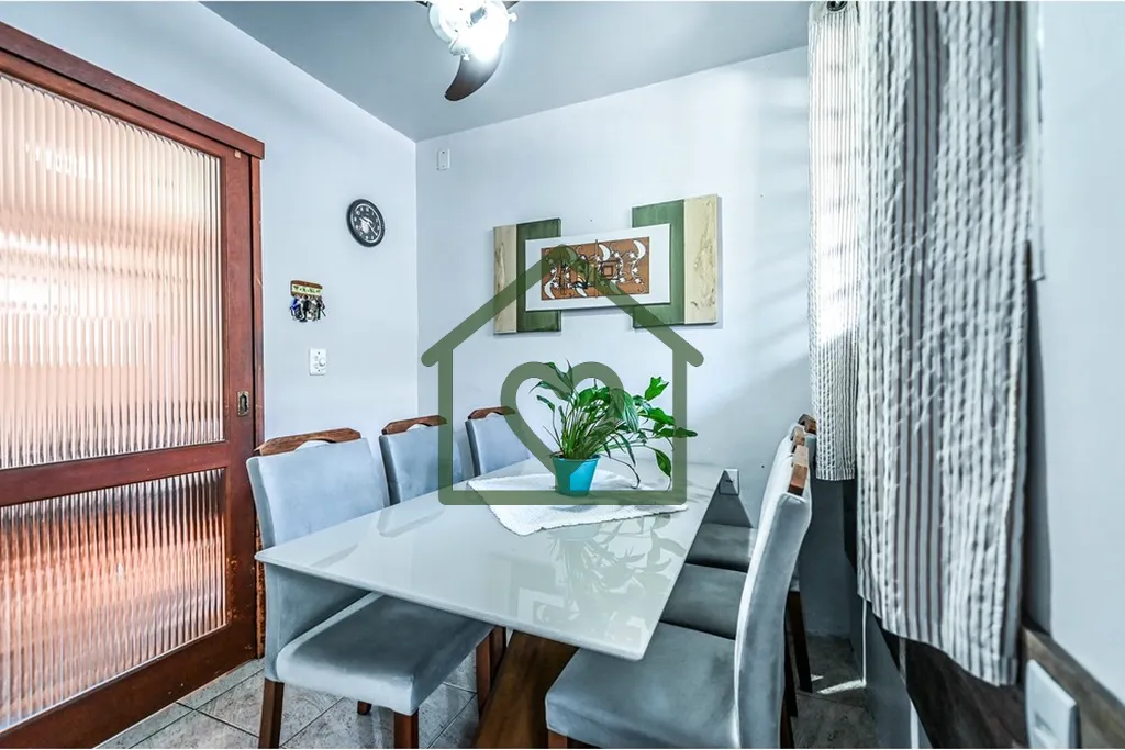 Imagem Se você busca uma casa acolhedora e bem localizada em Porto Alegre, a oportunidade ideal está aqui...