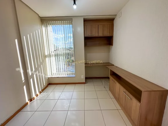 Imagem Excelente apartamento com armários em todos os cômodos, com área de lazer completa.