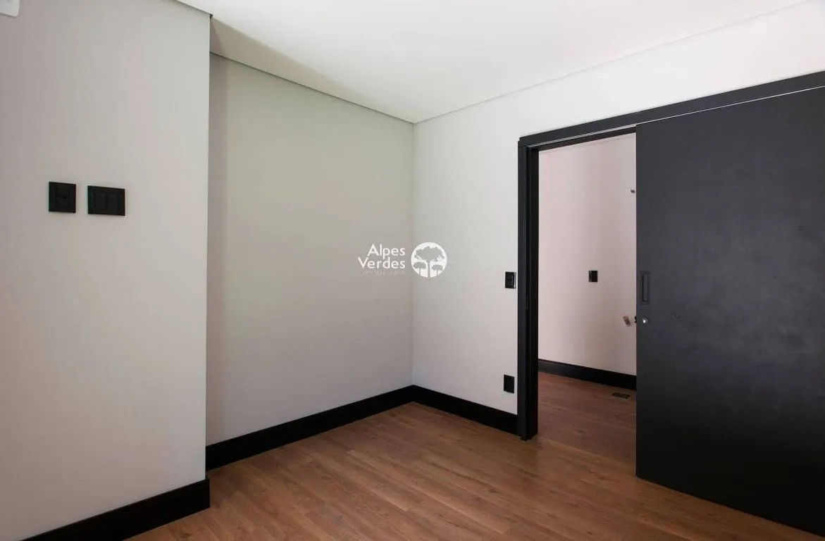 Imagem Vende-se Apartamento no Centro de Gramado, com 2 quartos