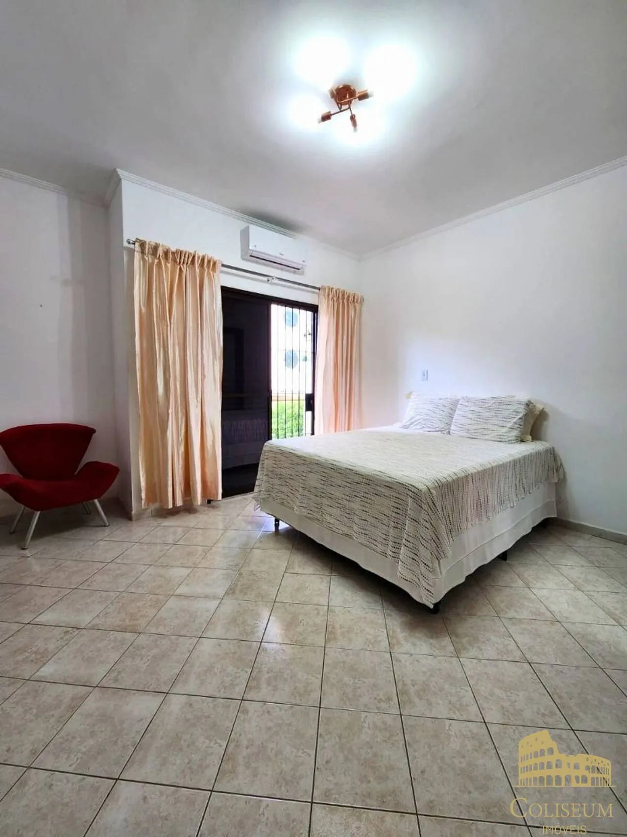 Imagem SOBRADO, 2 DORMS,2SUÍTES,CHURRASQUEIRA,2 VGS, GUILHERMINA