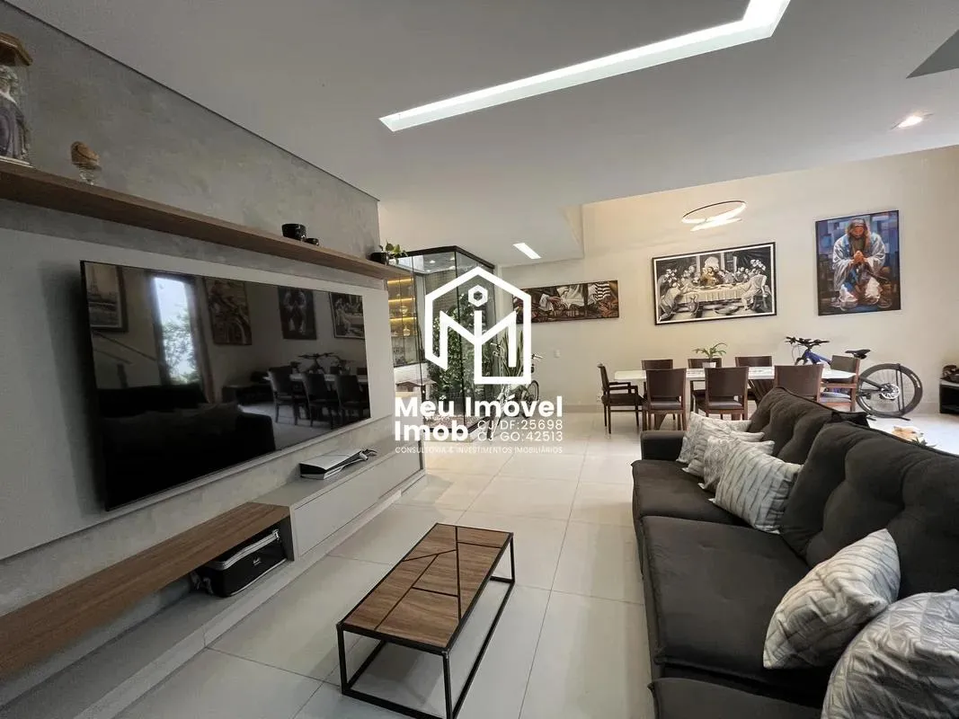 Foto do imóvel Casa 4 Quartos 3 Suítes 2 Vagas 268m² em Conjunto SHA Conjunto 4 - Setor Habitacional Arniqueira, Brasília - DF