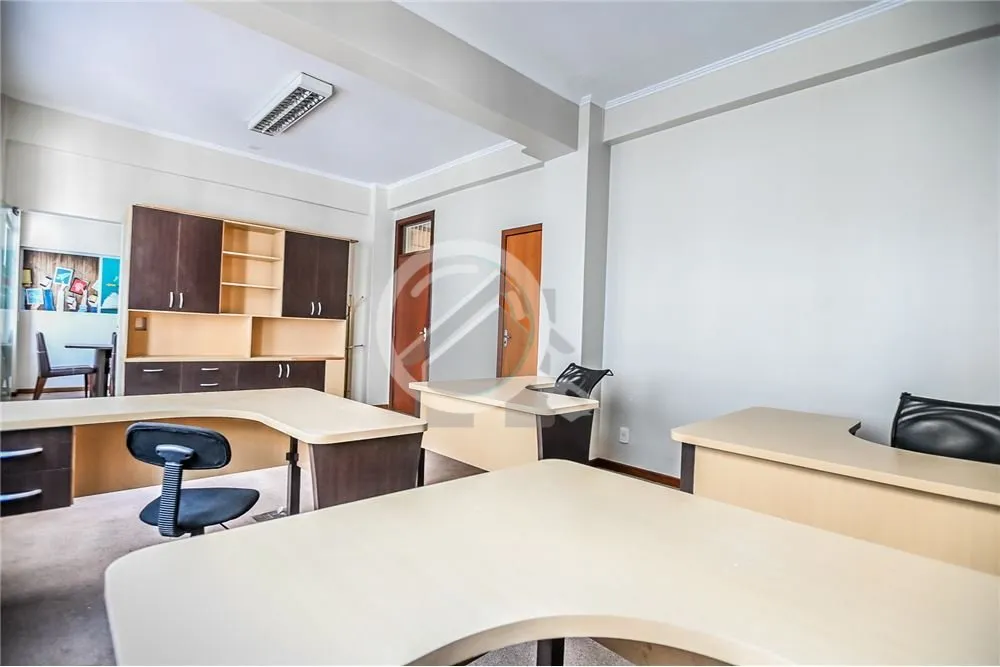 Imagem Tenho uma ótima sala comercial disponível para você no centro histórico da cidade. A sala possui...