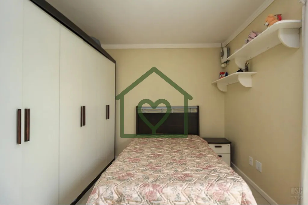 Imagem Excelente Oportunidade de sobrado com frente leste e fundos oeste, piso de porcelanato, escadas reve...
