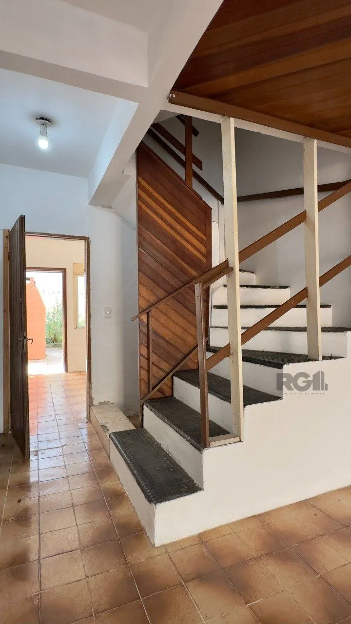 Imagem CASA COM 4 DORMITÓRIOS E PÁTIO COM CHURRASQUEIRA NO CENTRO HISTÓRICO