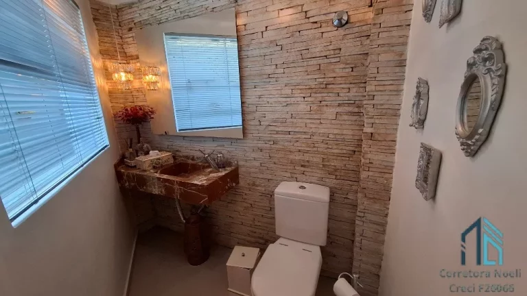 Imagem Casa em condomínio, 05 quartos sendo 04 suítes, 05 vagas, no Bairro Alto em Curitiba PR
