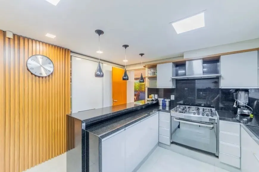 Imagem Casa alto padrão com 3 suítes e piscina no Boa Vista
