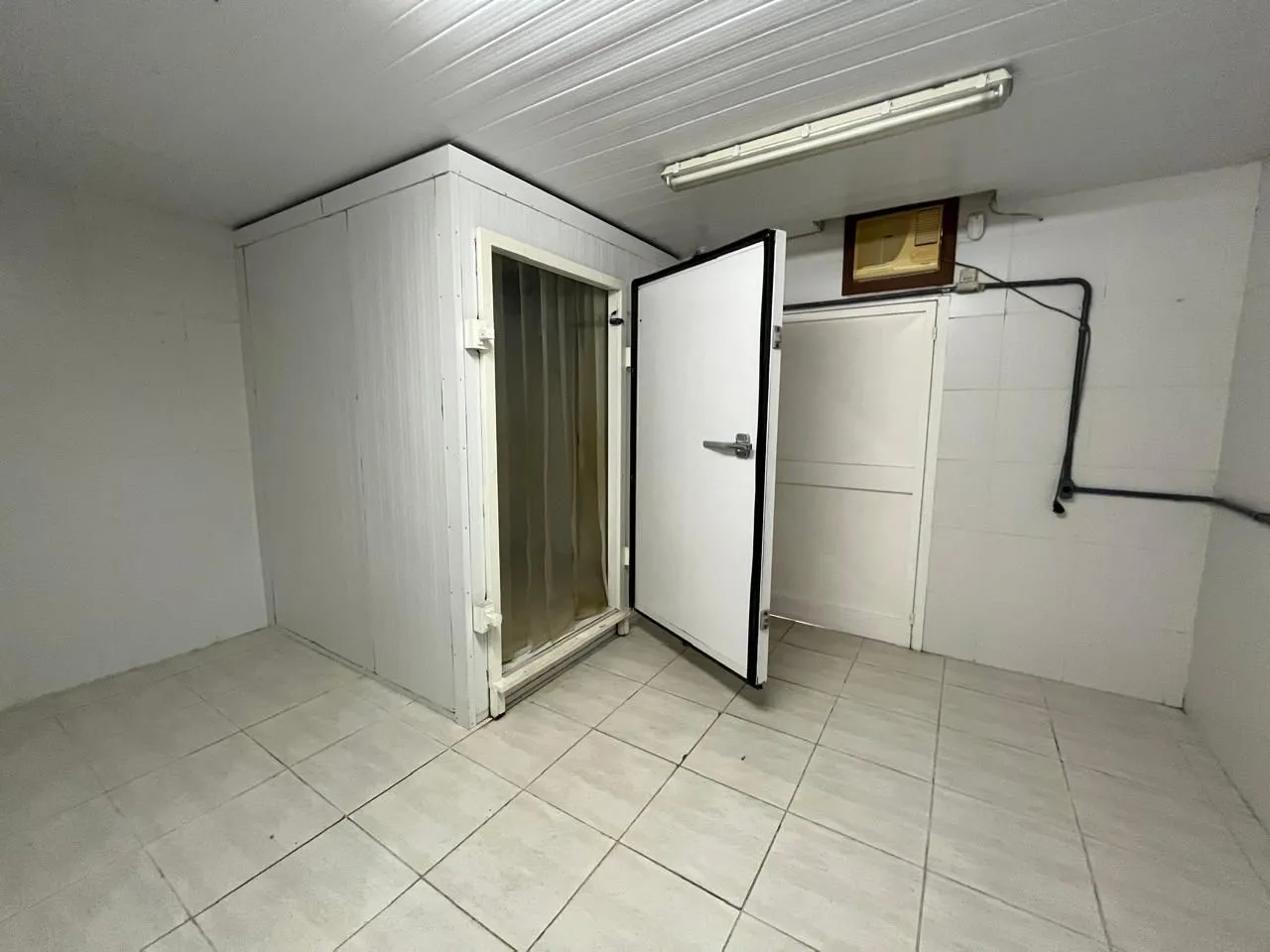 Imagem Prédio Comercial à venda com 5 salas, 400m², 6 vagas, Rua Laudelino Freire no bairro Sarandi em Porto Alegre