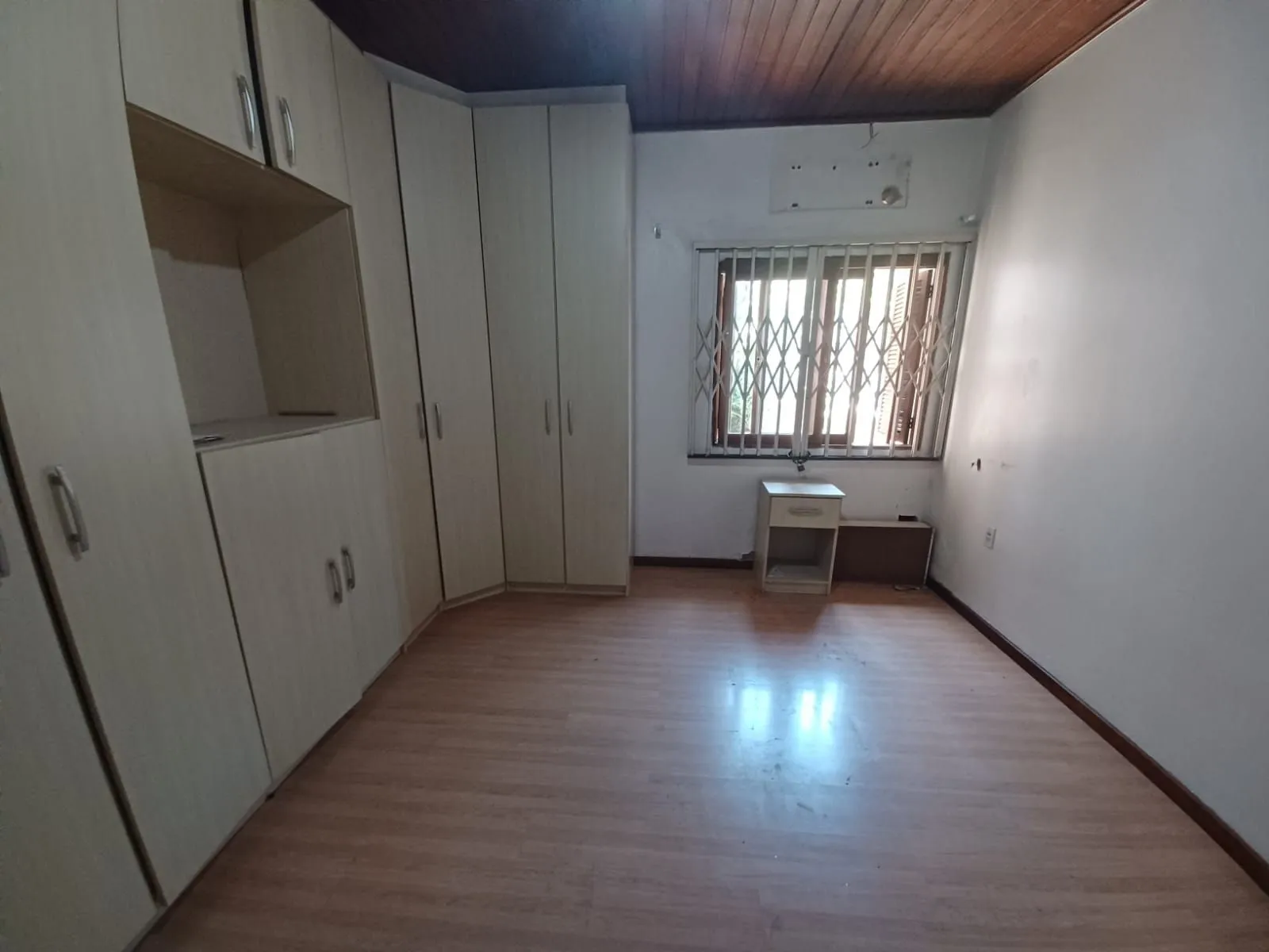 Imagem Casa de 3 quartos, suíte e patio no bairro Medianeira em POA