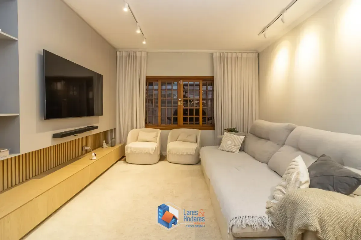Imagem Sobrado para venda em Santa Teresinha com 3 quartos, sendo 3 suítes, 185m²