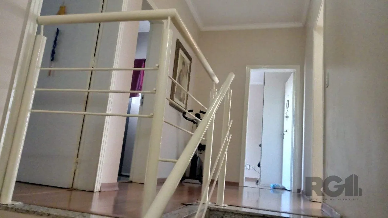 Imagem Casa sobrado semi mobiliado, 3 dormitórios, 1 suíte master, vagas de garagem, Bairro Parque da matriz
