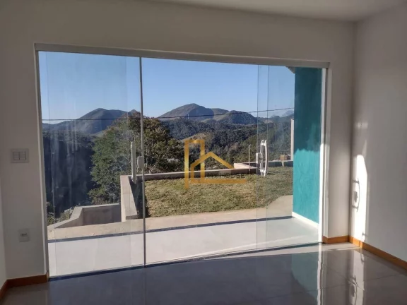 Imagem Casa em com 3 quartos sendo 1 suíte em Condomínio Clube na Região de Albuquerque em Teresópolis-RJ